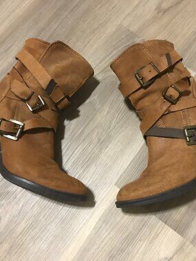 Steve Madden Yale Ladies Distressed Cognac Leather Ankle Boots Size 7
